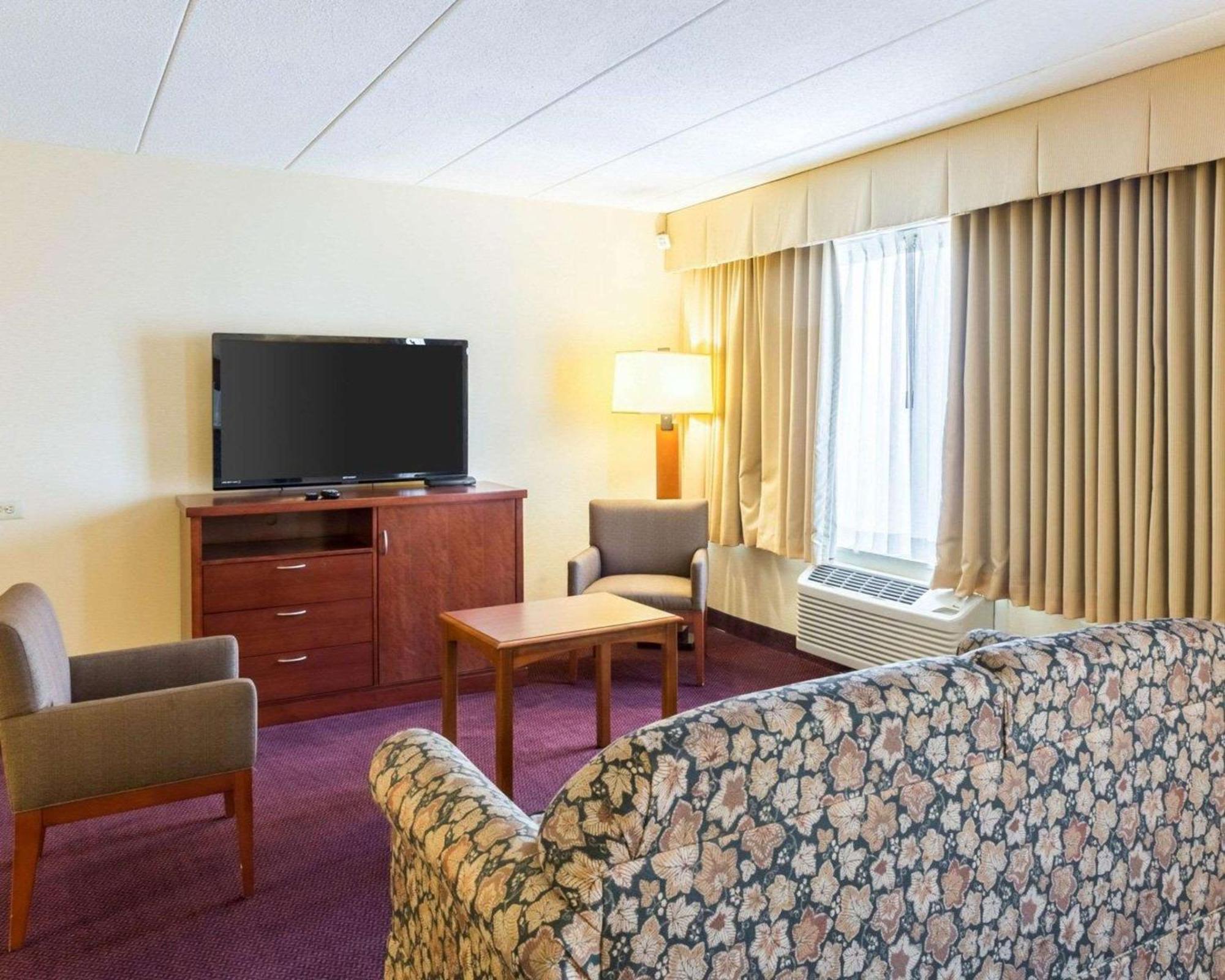 Clarion Hotel Somerset - New Brunswick Kültér fotó